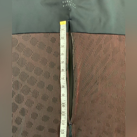 Nike Run Division Women Black Red Mid layer - Picture 14 of 14